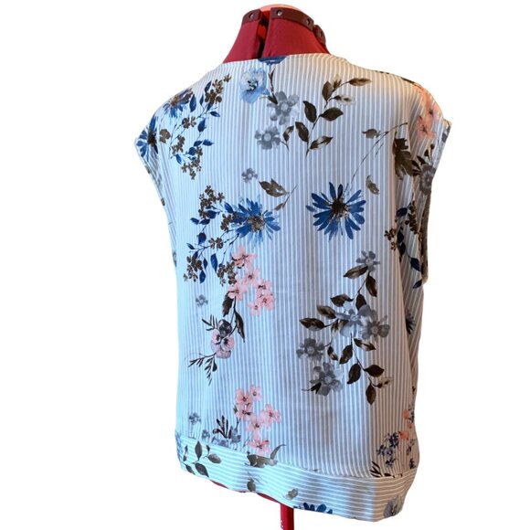 MELISSA NEPTON-  sleeveless faux wrap blouse white - blue pink flowers - large - Picture 3 of 10